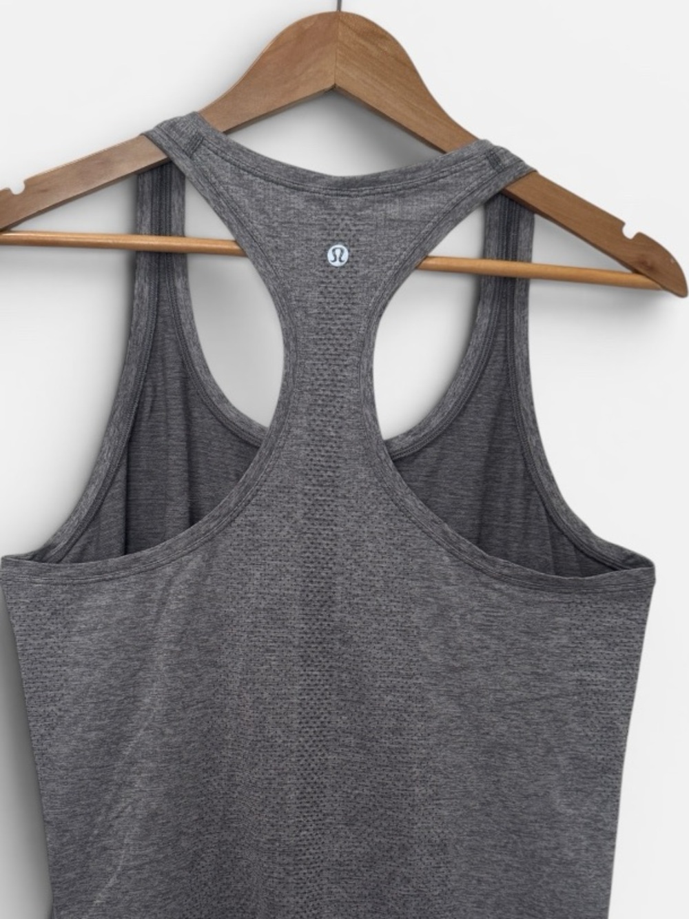 Lululemon Swiftly Tech Racerback Women's Tank Top in Heathered Gray Sz. 12 - Picture 3 of 4